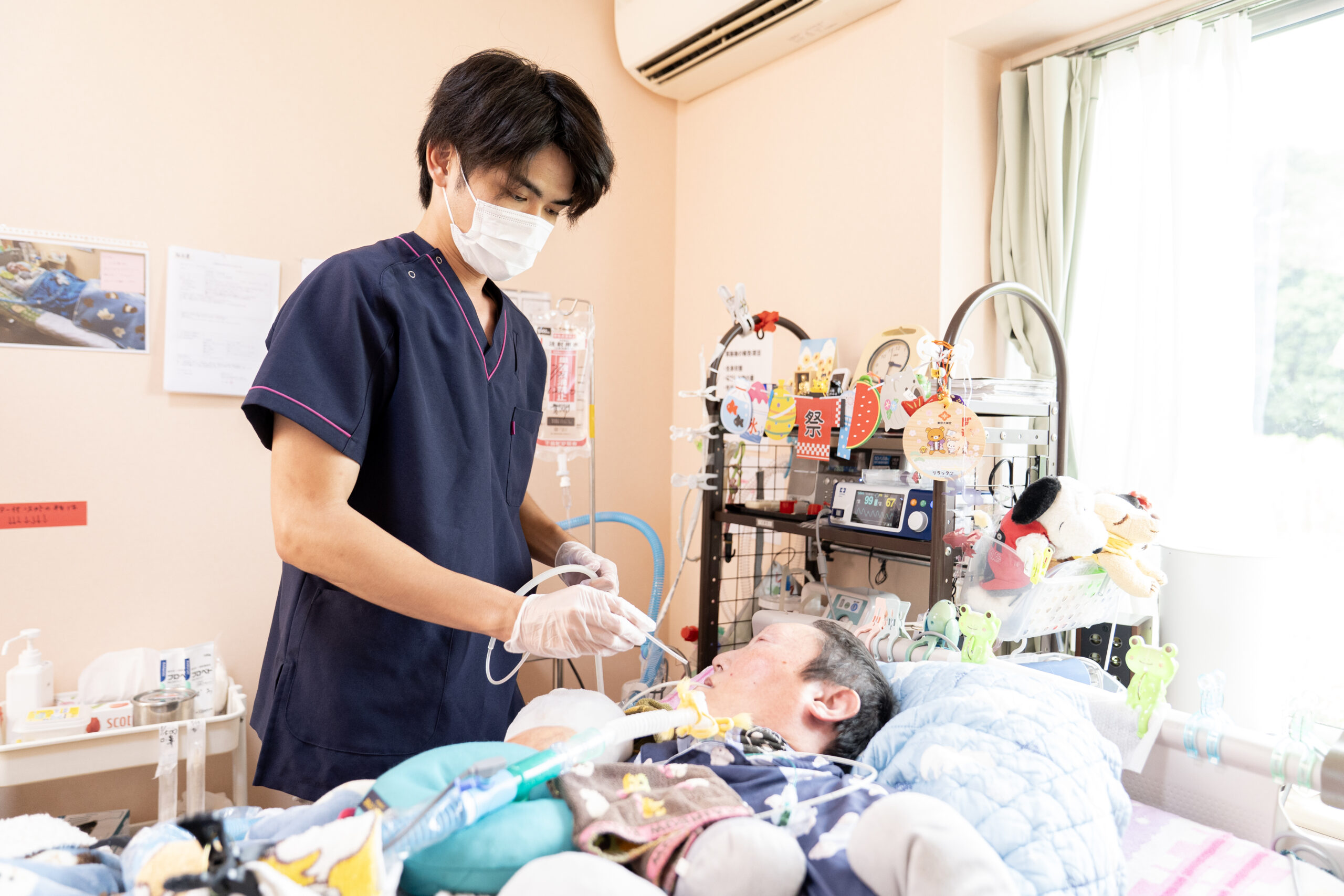 24時間常駐スタッフによる安心の医療的ケアとバリアフリー環境